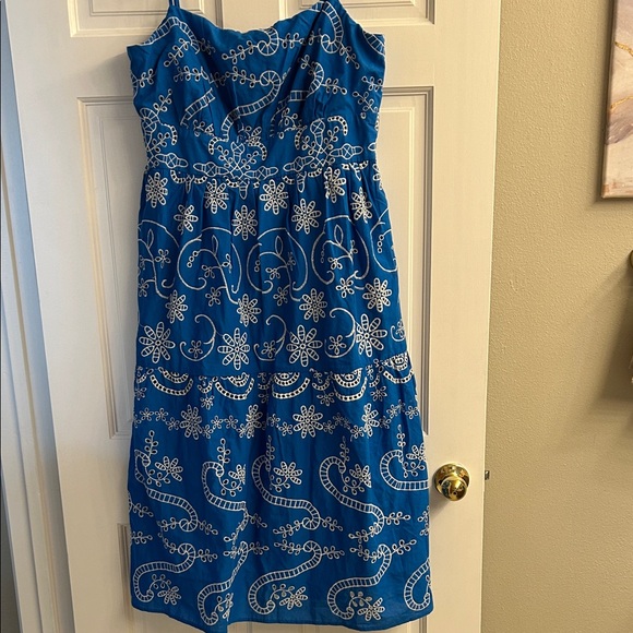 julia jordan Dresses & Skirts - julia jordan Strapless Blue Dress with White Floral Print